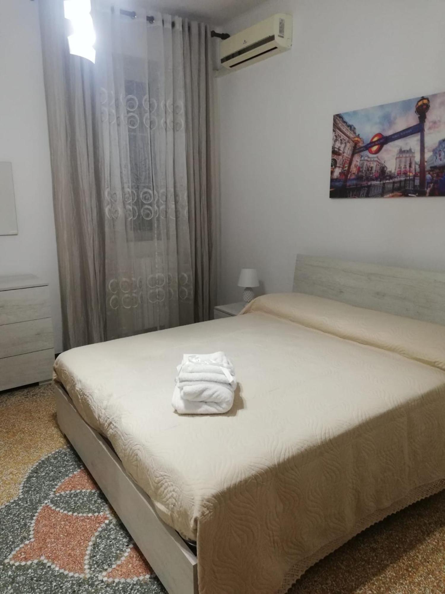 La Casa Di Anna Apartamento Taranto Exterior foto